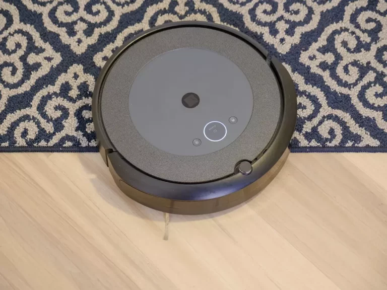 Irobot roomba j10+ - odkurzacz automatyczny z systemem identyfikacji powierzchni