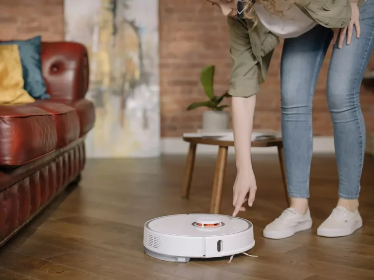 Walka robotów sprzątających: irobot roomba i7+ vs. roborock s7