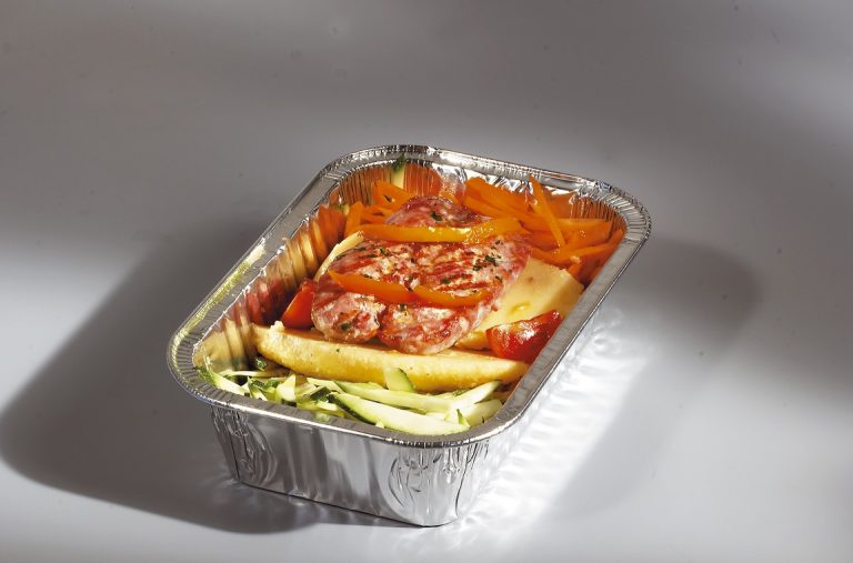 Foremki aluminiowe vs stalowe: co lepiej sprawdza się w piekarnictwie?